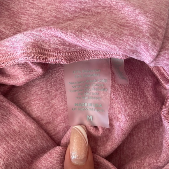 Bombshell Sportswear V Scrunch Leggings - Picture 4 of 5